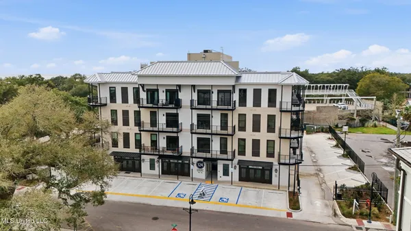 $995,000 | 124 Court Street, Unit 402, Bay St. Louis, MS 39520