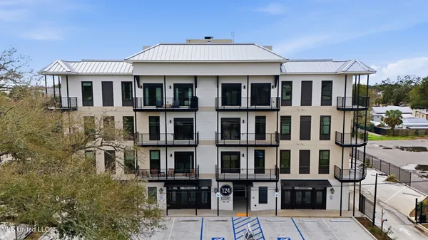 $995,000 | 124 Court Street, Unit 402, Bay St. Louis, MS 39520