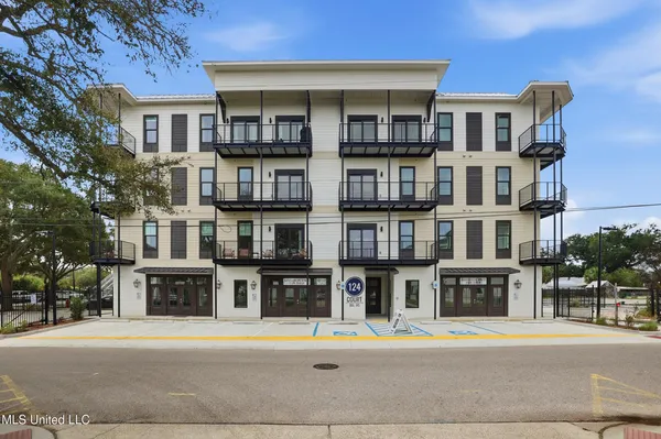 $995,000 | 124 Court Street, Unit 402, Bay St. Louis, MS 39520