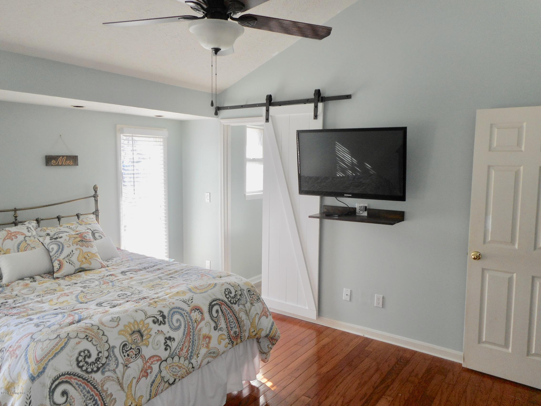 10402 Vantage Road Jeffersontown, KY 40299 - Photo 8 of 16 fullsizeoutput_513