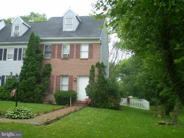 329 Cardinal Road Lititz, PA 17543 - Photo 1 of 13