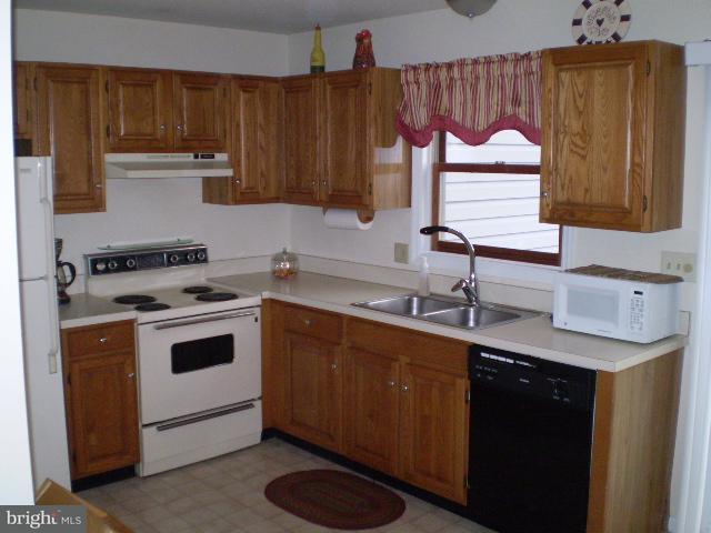 329 Cardinal Road Lititz, PA 17543 - Photo 3 of 13