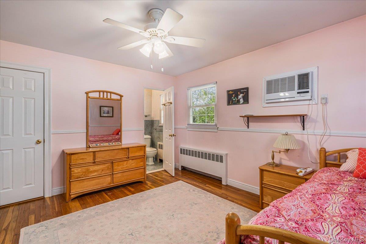 80 Russell Road Garden City, NY 11530 - Photo 15 of 25 Bedroom #2 with En Suite