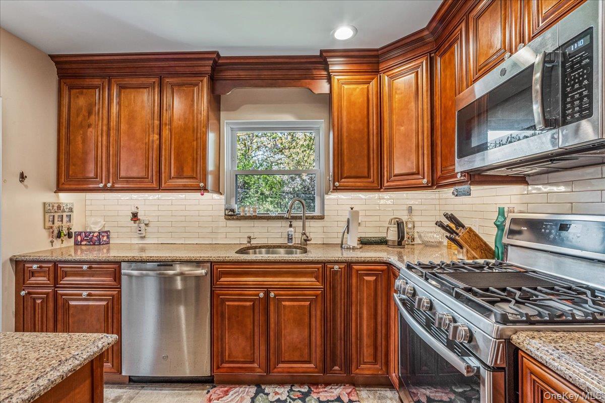 80 Russell Road Garden City, NY 11530 - Photo 7 of 25 Updated Kitchen