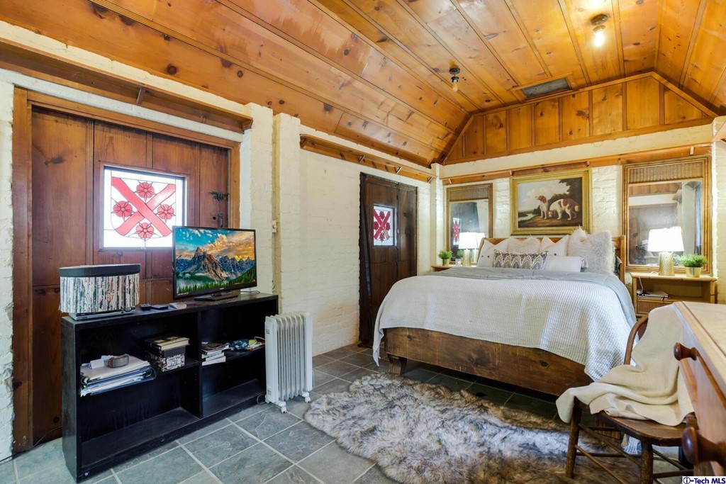 1705 Rancho Avenue Glendale, CA 91201 - Photo 41 of 53 a spacious bedroom with a bed and a window