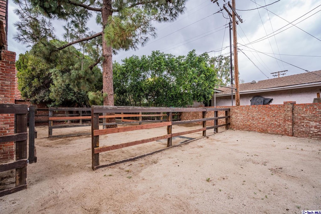 1705 Rancho Avenue Glendale, CA 91201 - Photo 44 of 53 a view of outdoor space and yard