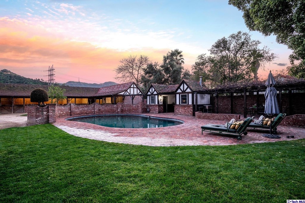 1705 Rancho Avenue Glendale, CA 91201 - Photo 5 of 53