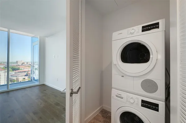 a view of livingroom with washer and dryer