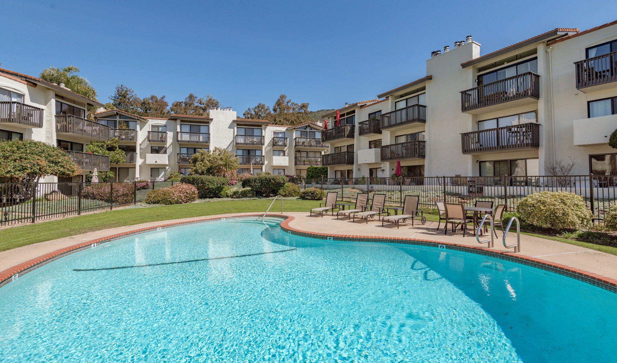 3375 Foothill Road, Unit 424 Carpinteria, CA 93013 - Photo 15 of 17 Community_Pool