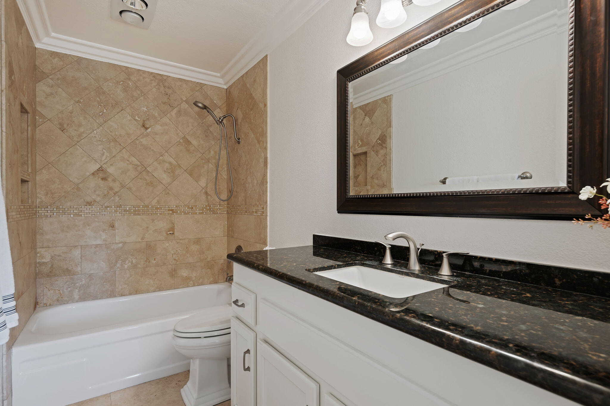 3375 Foothill Road, Unit 424 Carpinteria, CA 93013 - Photo 10 of 17 Primary_Bathroom