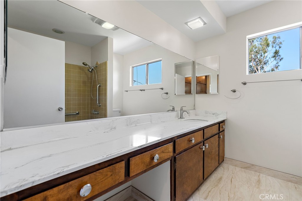443 Woodbury Road Glendale, CA 91206 - Photo 25 of 48 Hall Bathroom