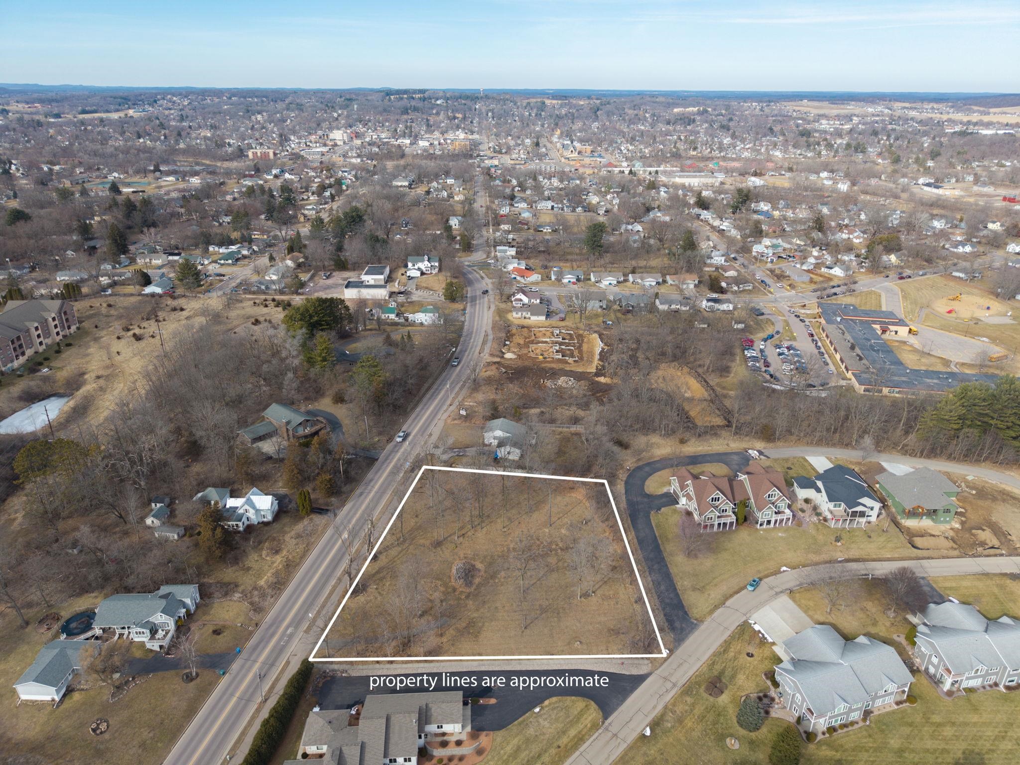 1035 Walnut Street Baraboo, WI 53913 - Photo 4 of 11