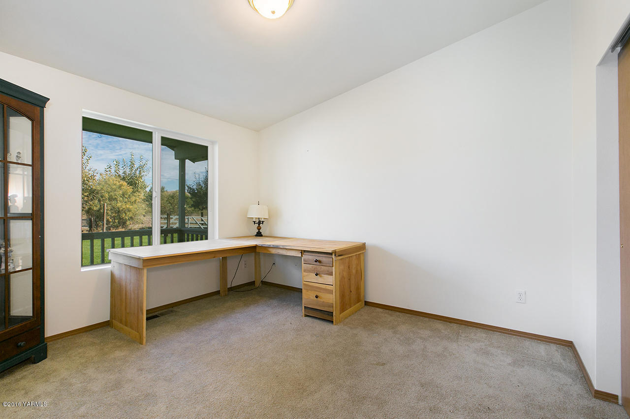 9645 South Naches Road Naches, WA 98937 - Photo 9 of 18 a room with furniture and window