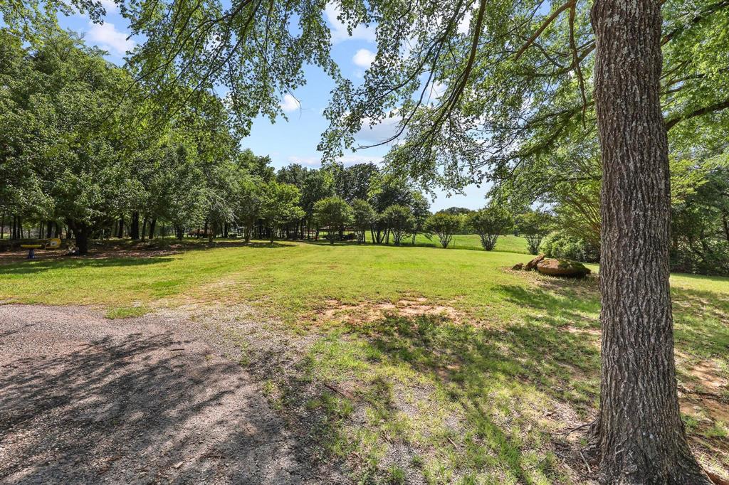 232 Magnus Road Denison, TX 75021 - Photo 13 of 40