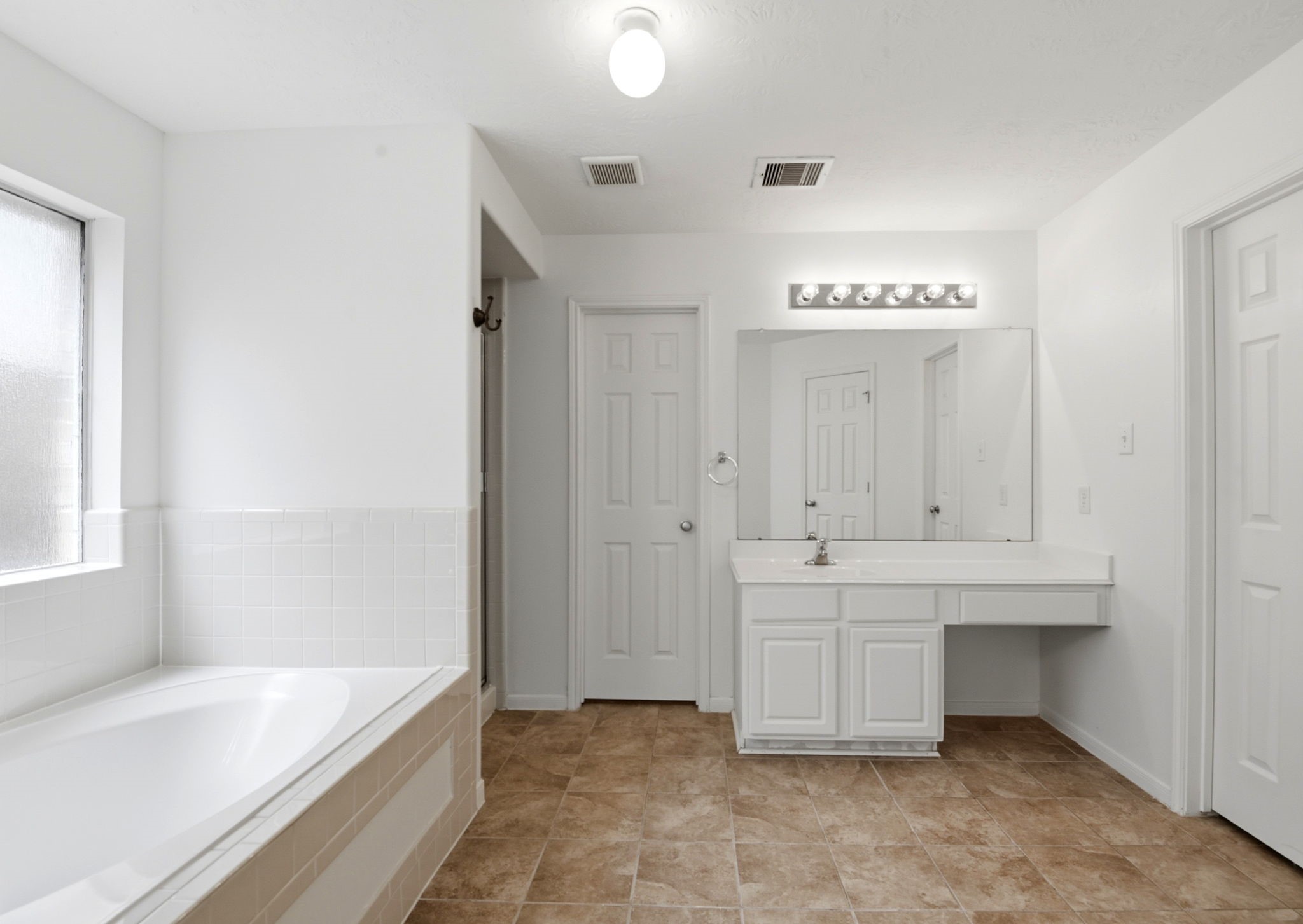 22102 Bridgestone Crossing Drive Spring, TX 77388 - Photo 19 of 38 a spacious bathroom with a bathtub