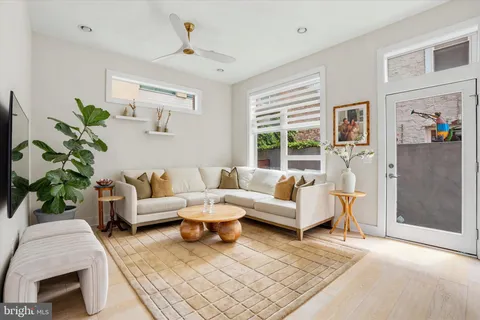 $800,000 | 800 Montrose Street, Unit A, Philadelphia, PA 19147