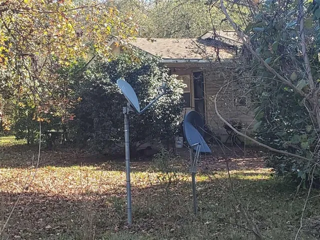 a view of a yard with a tree