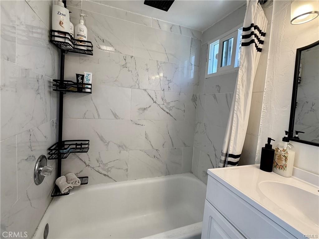 7665 Cache Creek Way Clearlake, CA 95422 - Photo 16 of 41 a bathroom with a sink a mirror and a bathtub