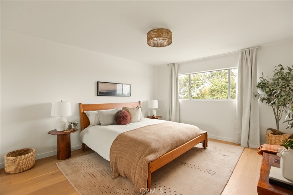 334 Gladys Avenue, Unit 305 Long Beach, CA 90814 - Photo 17 of 26 a bedroom with a bed and a window