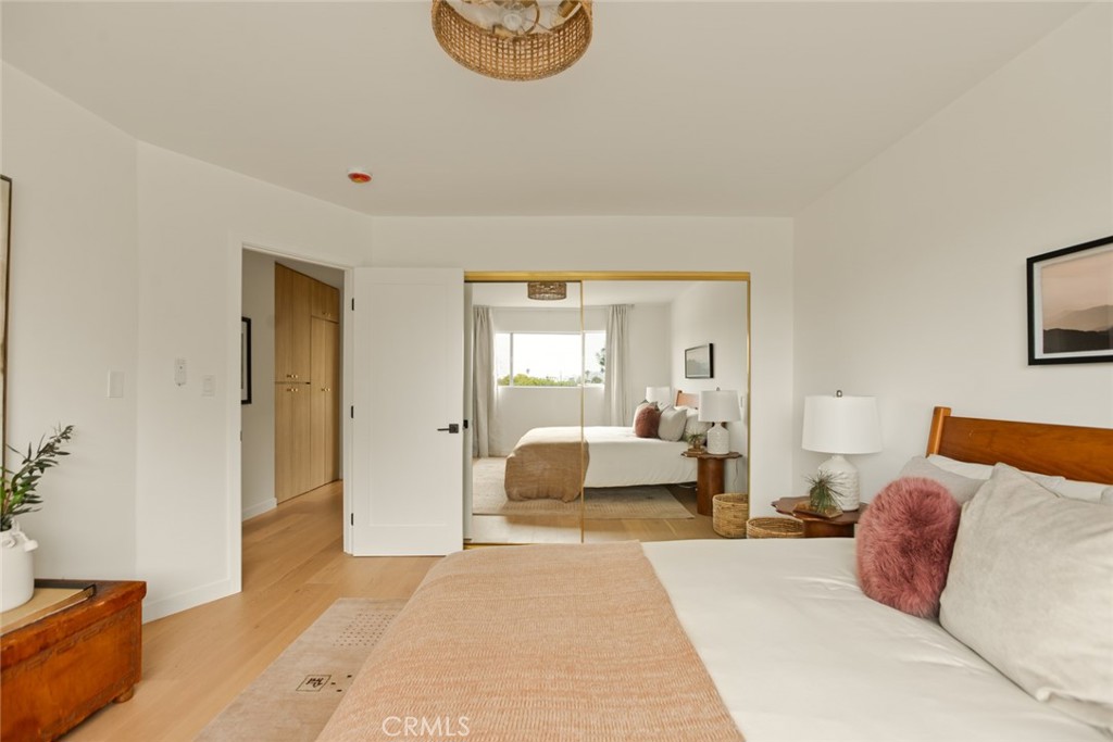 334 Gladys Avenue, Unit 305 Long Beach, CA 90814 - Photo 19 of 26 a bedroom with a large bed and a couch