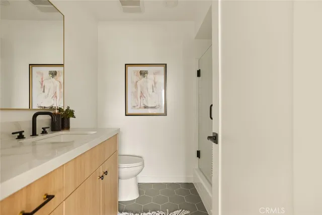 $649,000 | 334 Gladys Avenue, Unit 305, Long Beach, CA 90814