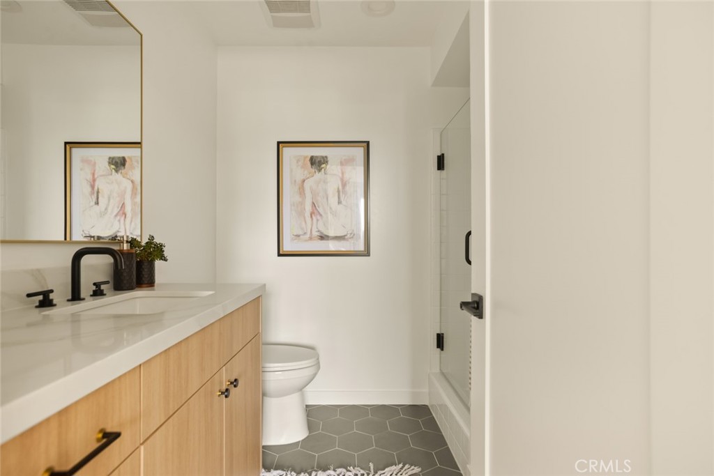 334 Gladys Avenue, Unit 305 Long Beach, CA 90814 - Photo 22 of 26 a bathroom with a sink toilet and mirror