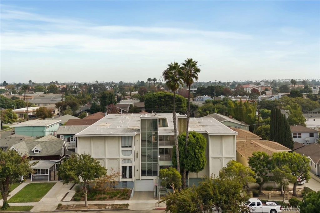 334 Gladys Avenue, Unit 305 Long Beach, CA 90814 - Photo 26 of 26 a view of a city in front of a house