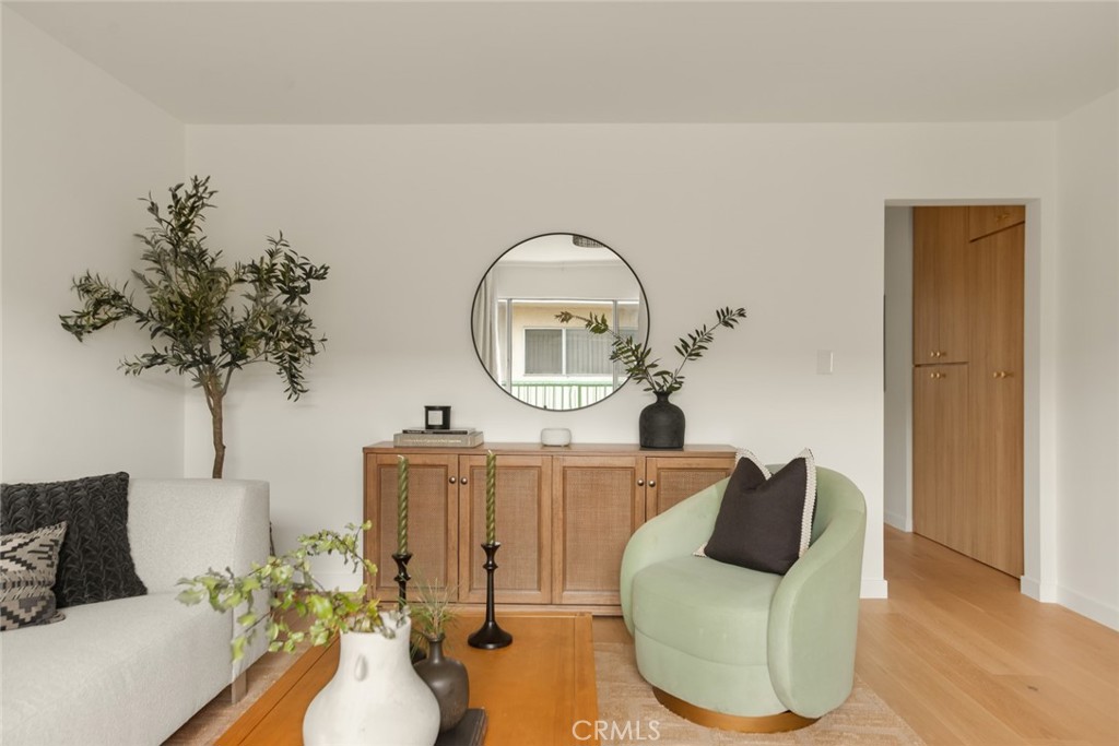 334 Gladys Avenue, Unit 305 Long Beach, CA 90814 - Photo 5 of 26 a living room with furniture a table and a potted plant