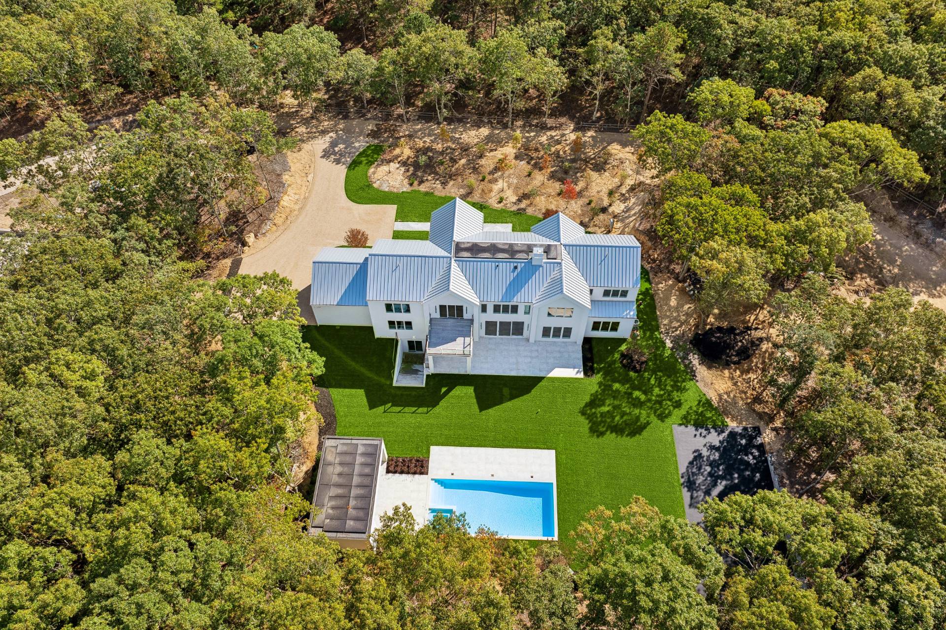 2069 Deerfield Road Sag Harbor, NY 11963 - Photo 35 of 37