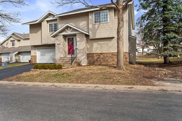 $309,900 | 2907 Devonshire Circle, Woodbury, MN 55125