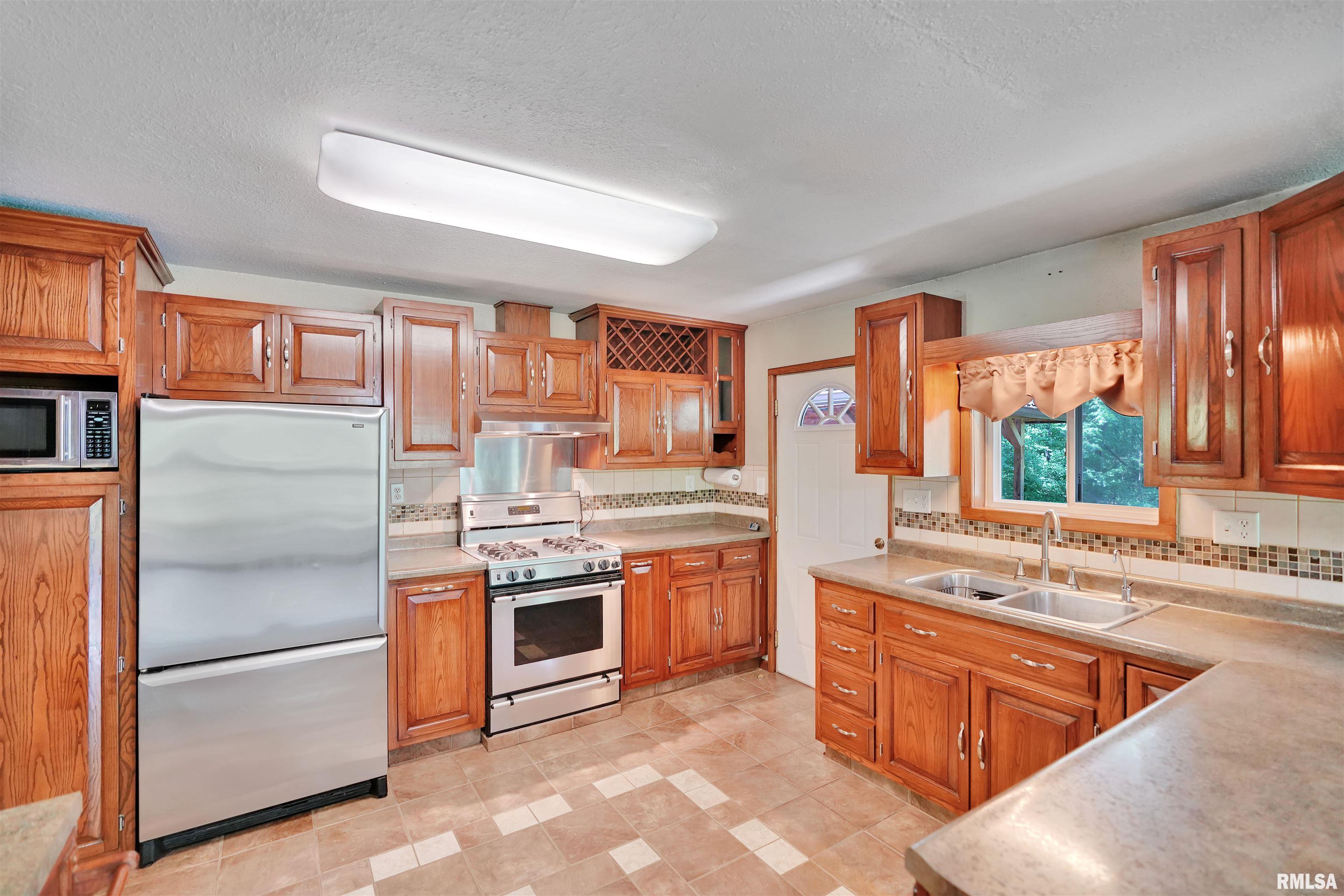 21210 Silver Creek Road Farmington, IL 61531 - Photo 12 of 62 Gallery Image 12