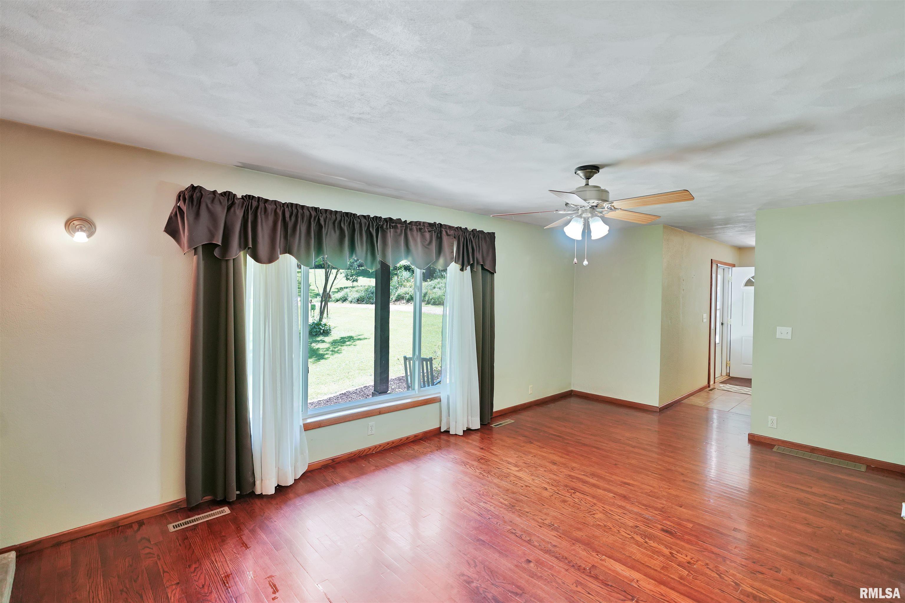 21210 Silver Creek Road Farmington, IL 61531 - Photo 4 of 62 Gallery Image 4
