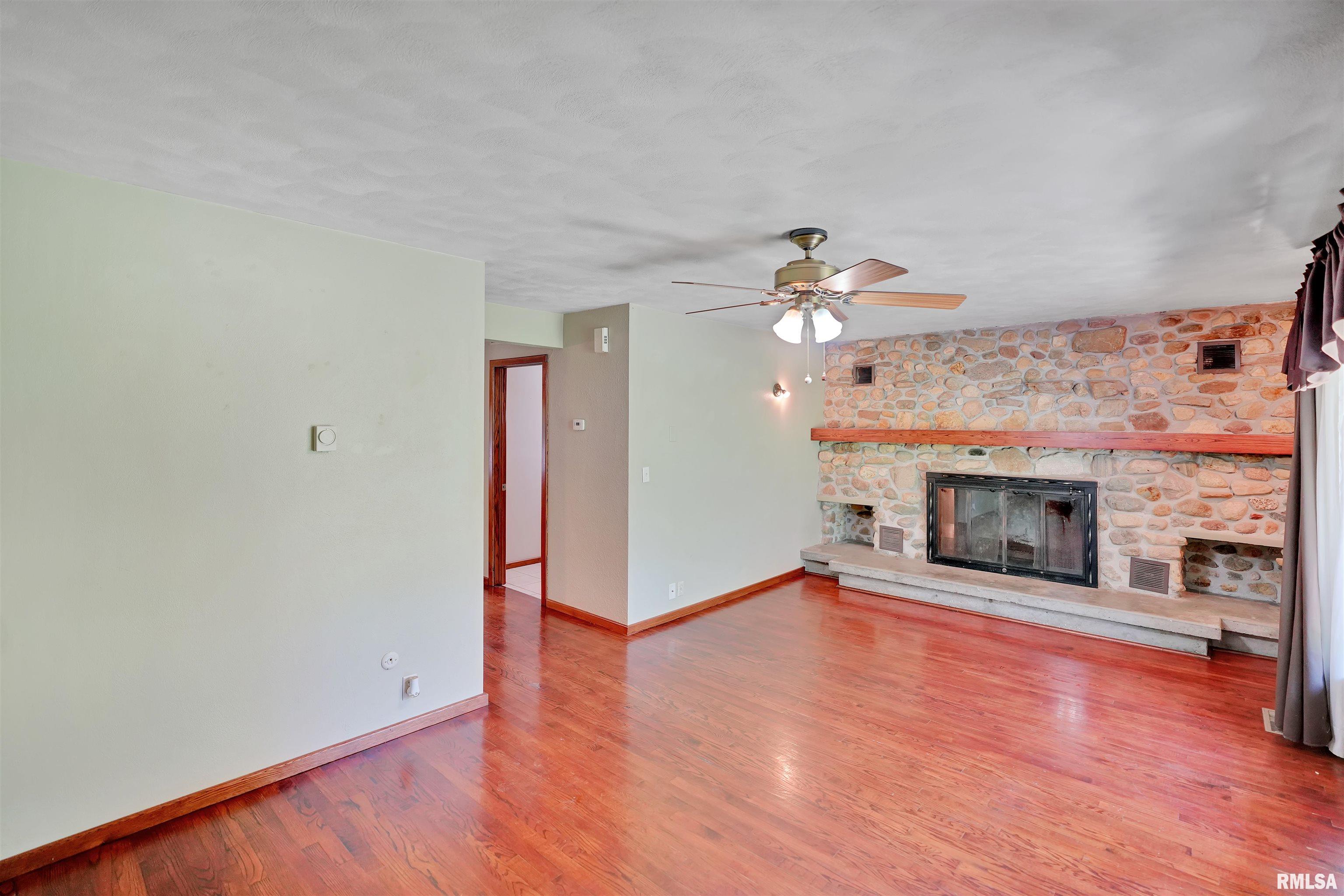 21210 Silver Creek Road Farmington, IL 61531 - Photo 5 of 62 Gallery Image 5