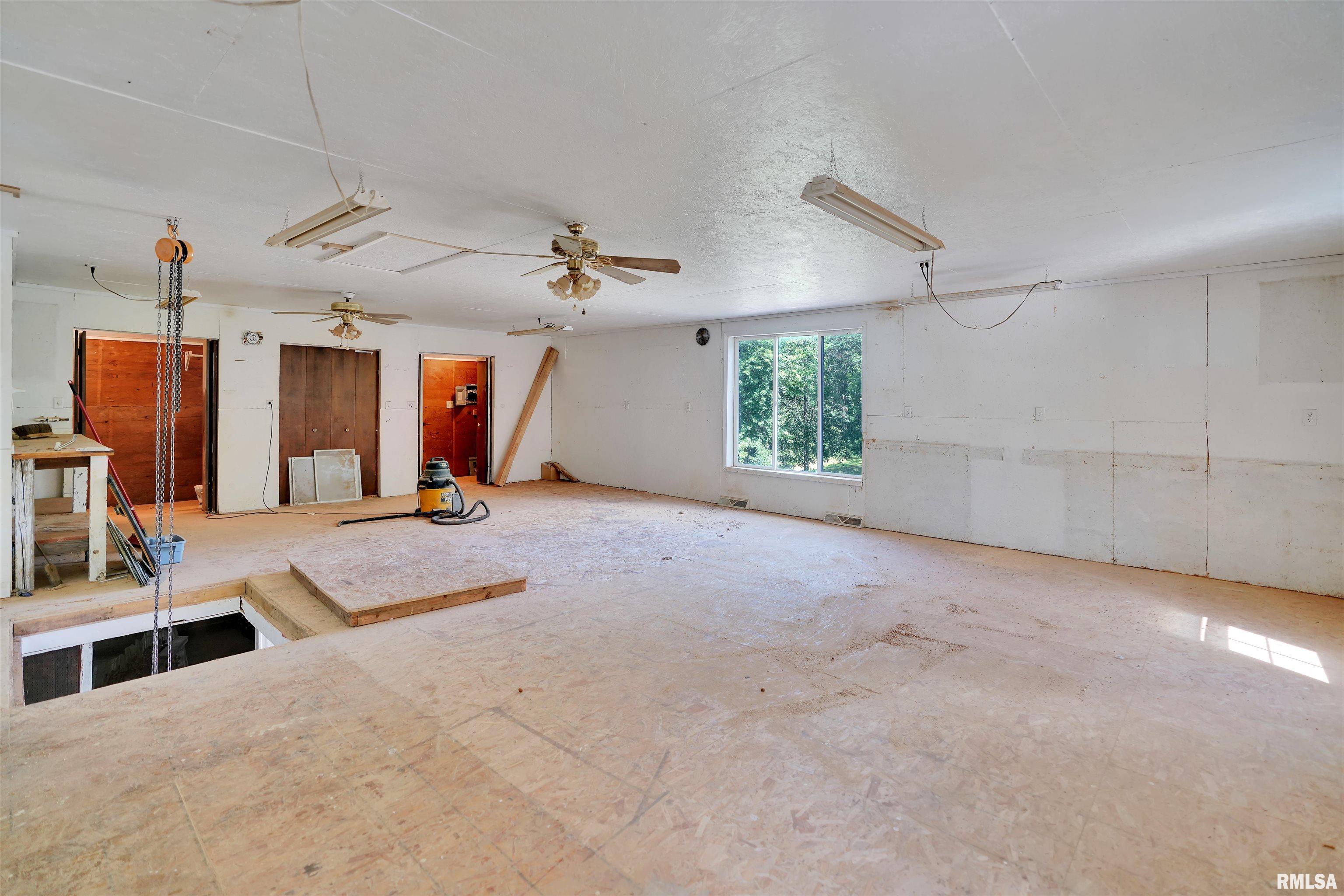 21210 Silver Creek Road Farmington, IL 61531 - Photo 53 of 62 Gallery Image 53
