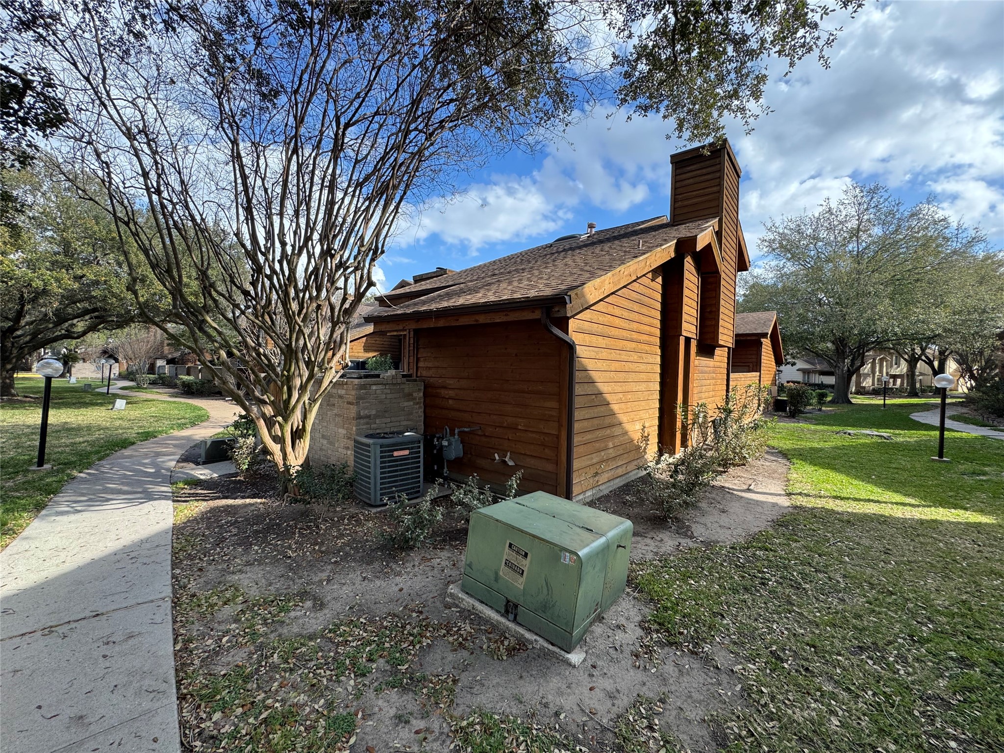 3020 Windchase Boulevard Houston, TX 77082 - Photo 3 of 16 a backyard of a house with lots of green space