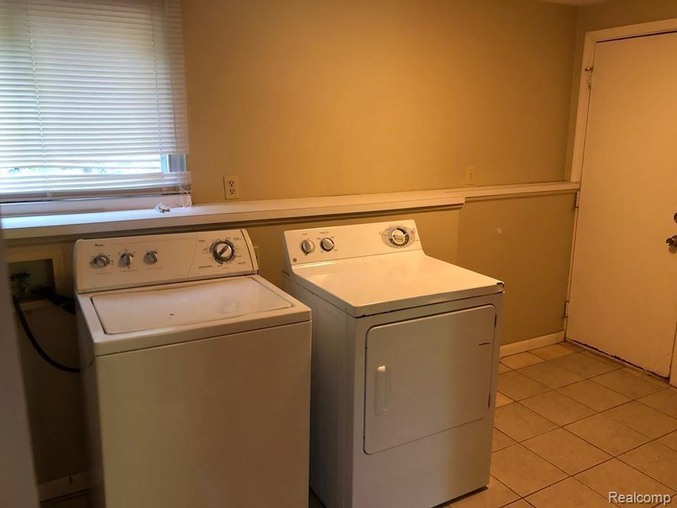 7710 Willow Road West Bloomfield, MI 48324 - Photo 18 of 24 laundry.jpg