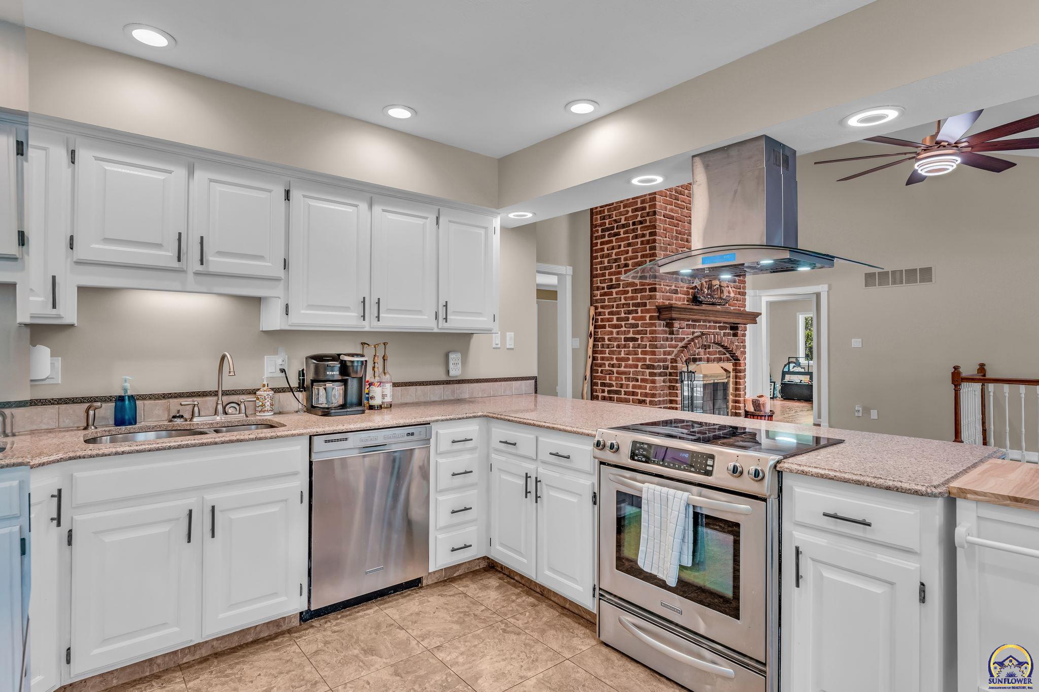 3725 Southwest Kings Forest Road Topeka, KS 66610 - Photo 17 of 52