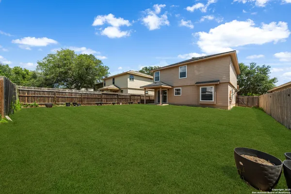 a view of a house with backyard and garden
