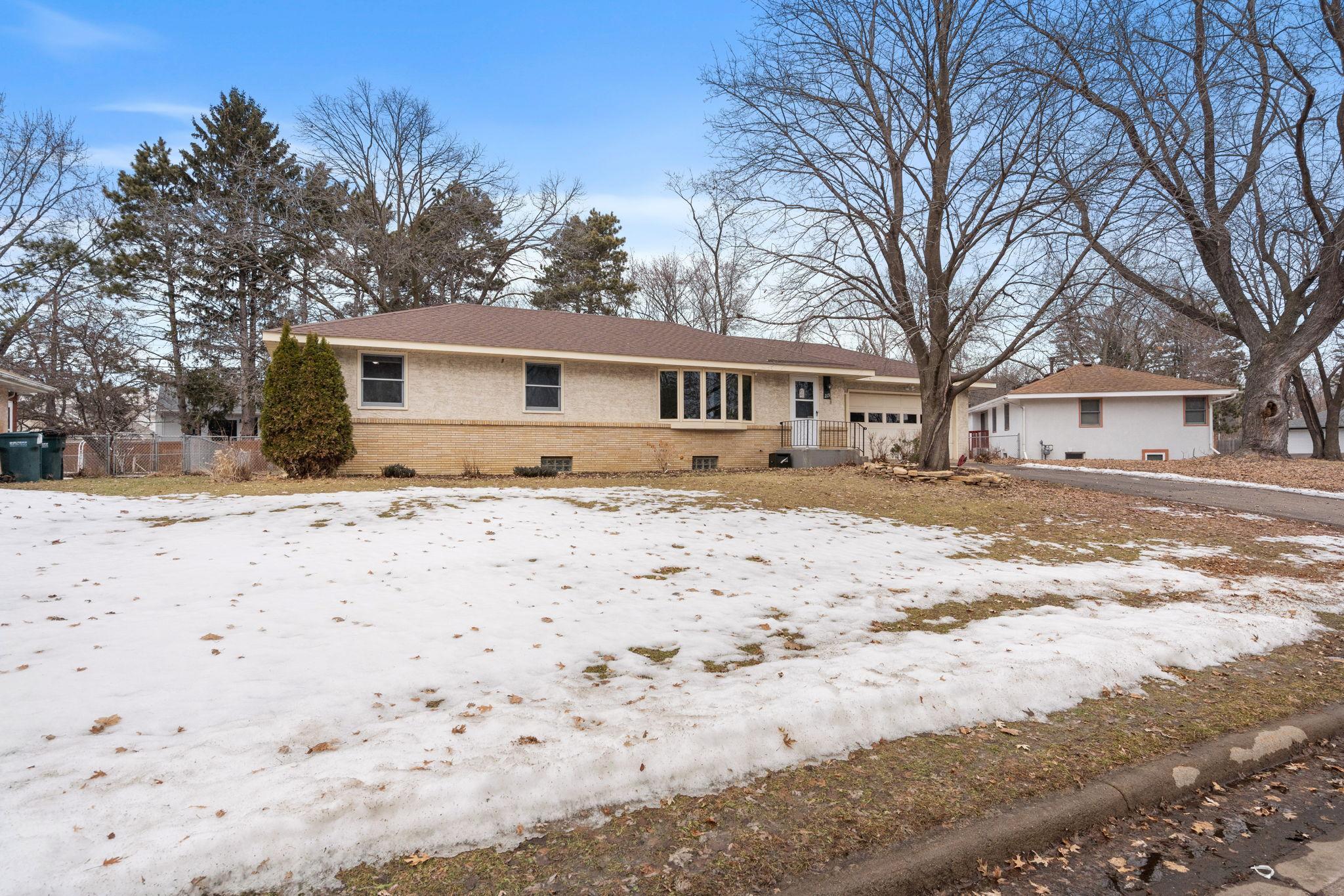 219 Demar Avenue Shoreview, MN 55126 - Photo 4 of 45