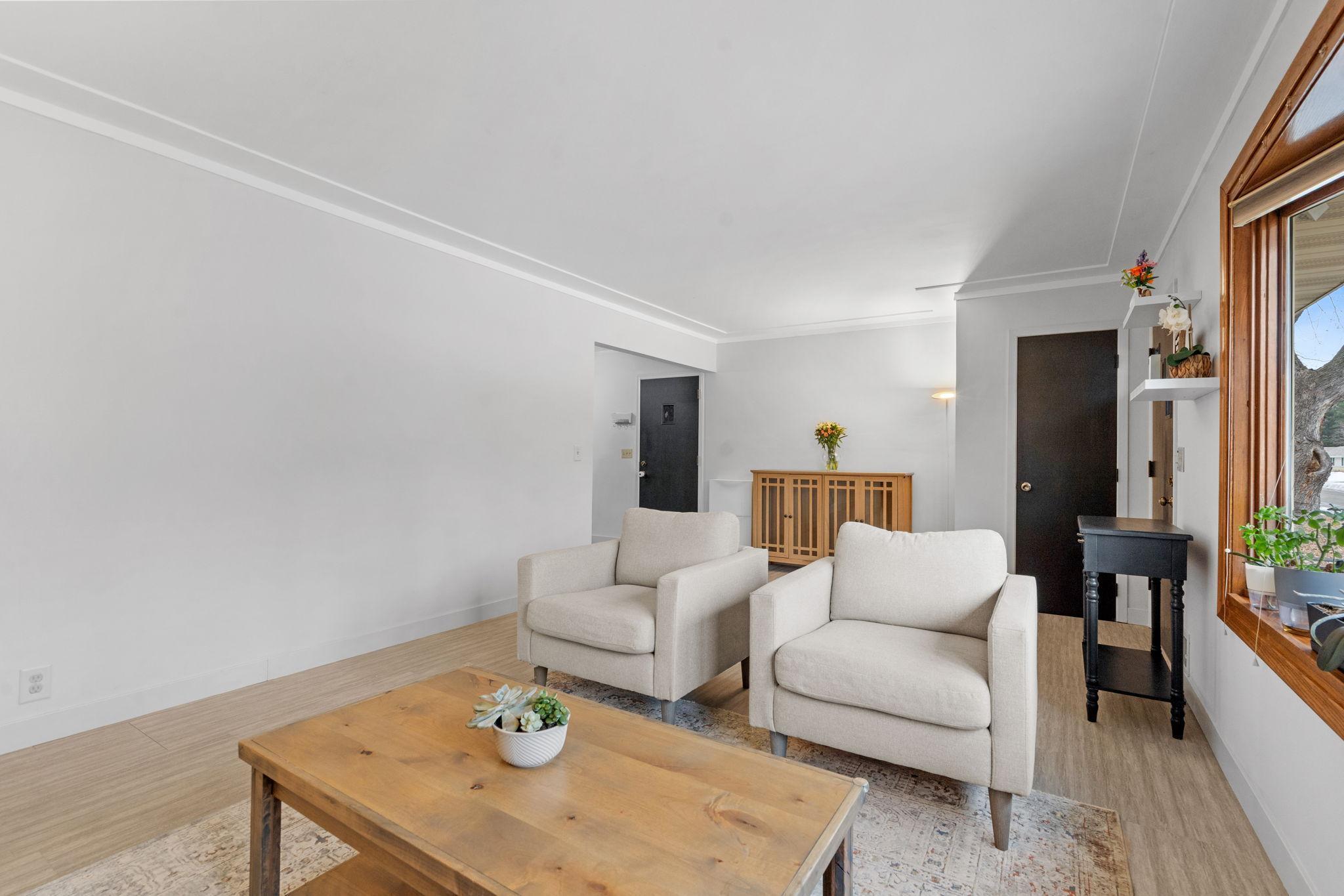 219 Demar Avenue Shoreview, MN 55126 - Photo 7 of 45