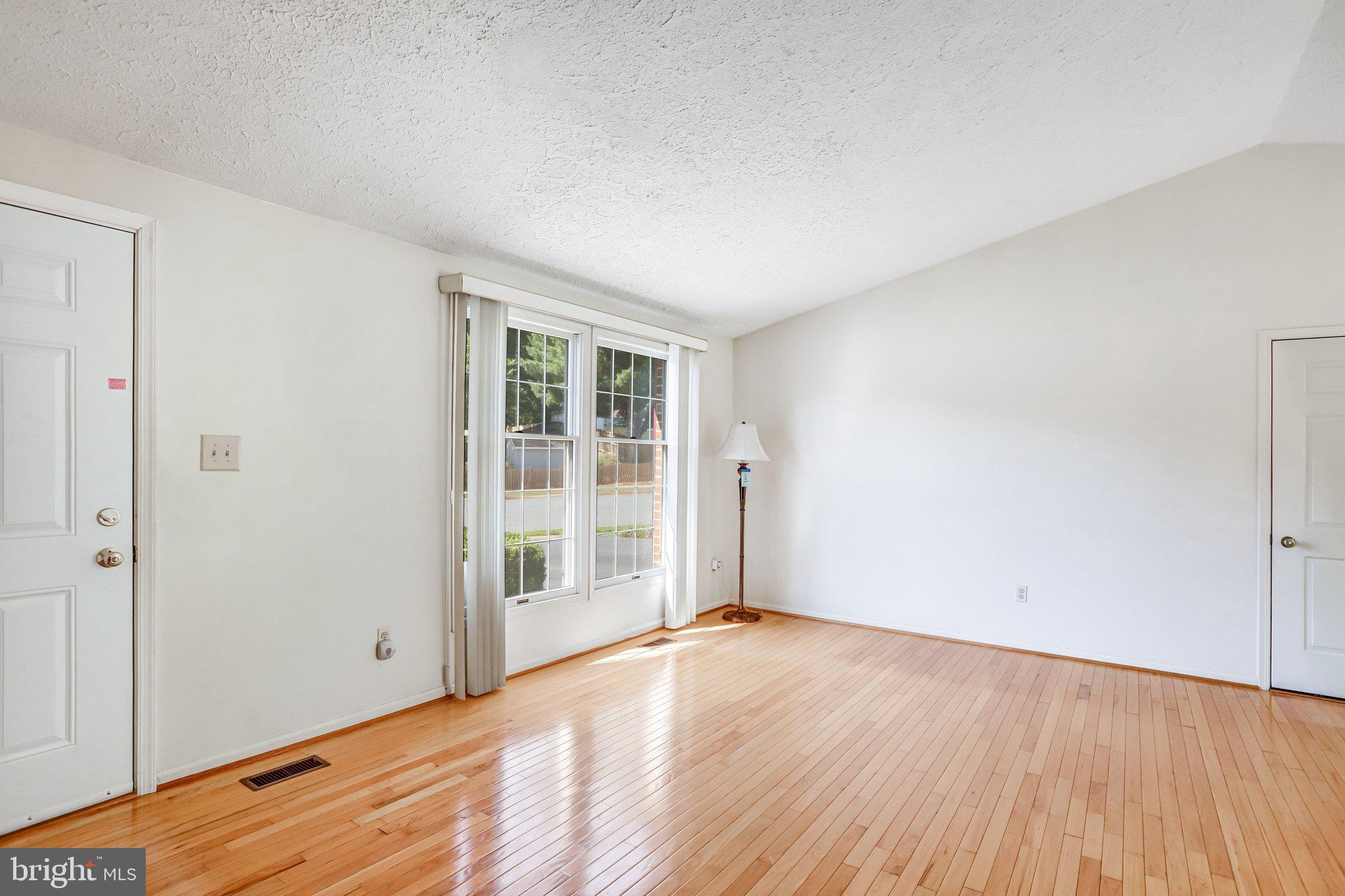 1803 East Beech Road Sterling, VA 20164 - Photo 6 of 34