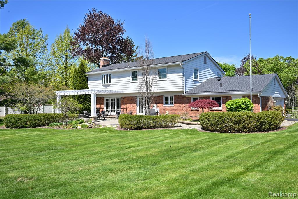 4655 Walnut Lake Road Bloomfield Hills, MI 48301 - Photo 34 of 41 Gallery Image 34