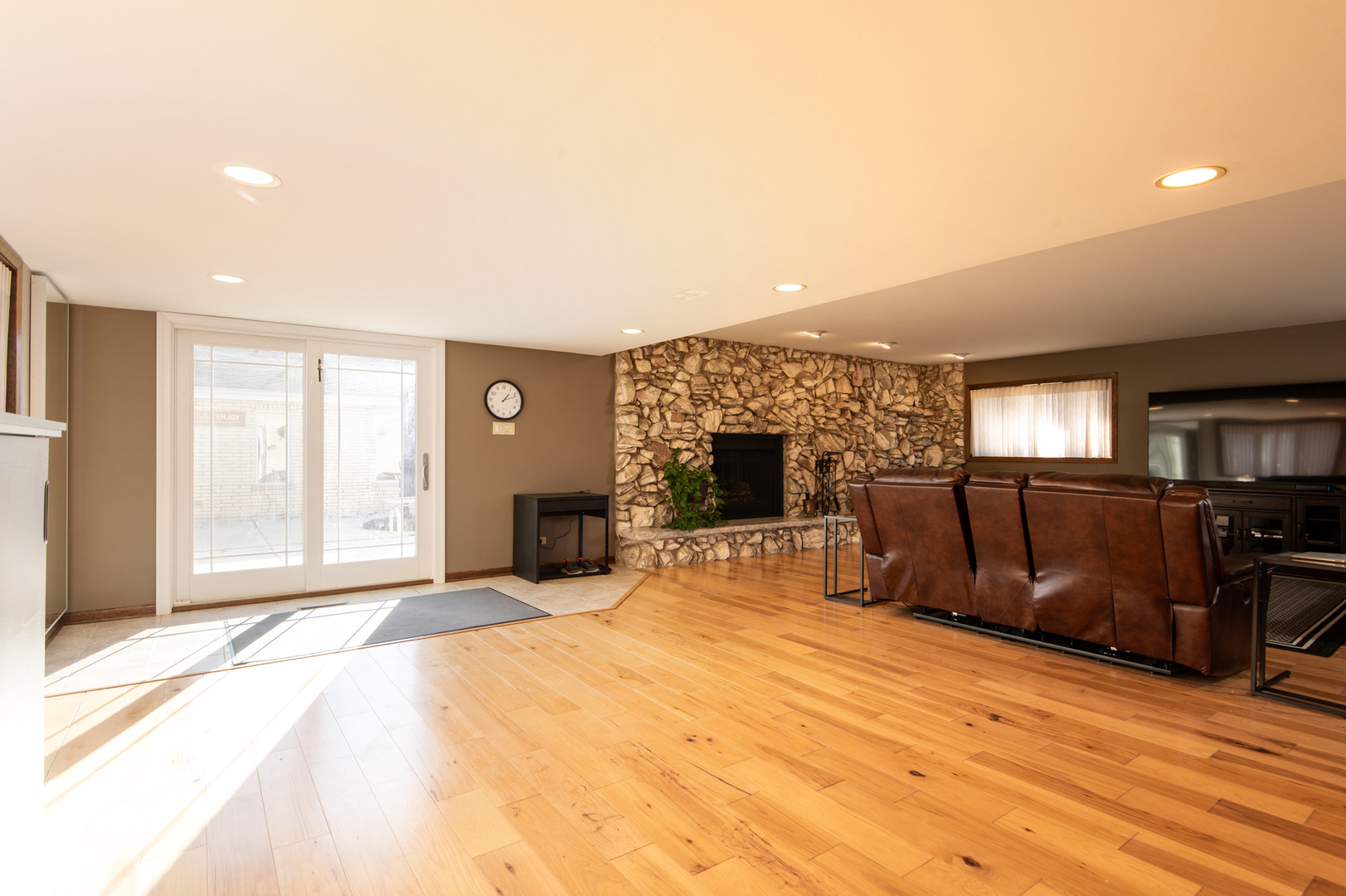 13530 South Monaghan Road Homer Glen, IL 60491 - Photo 30 of 45 a view of a livingroom with furniture workspace and a window