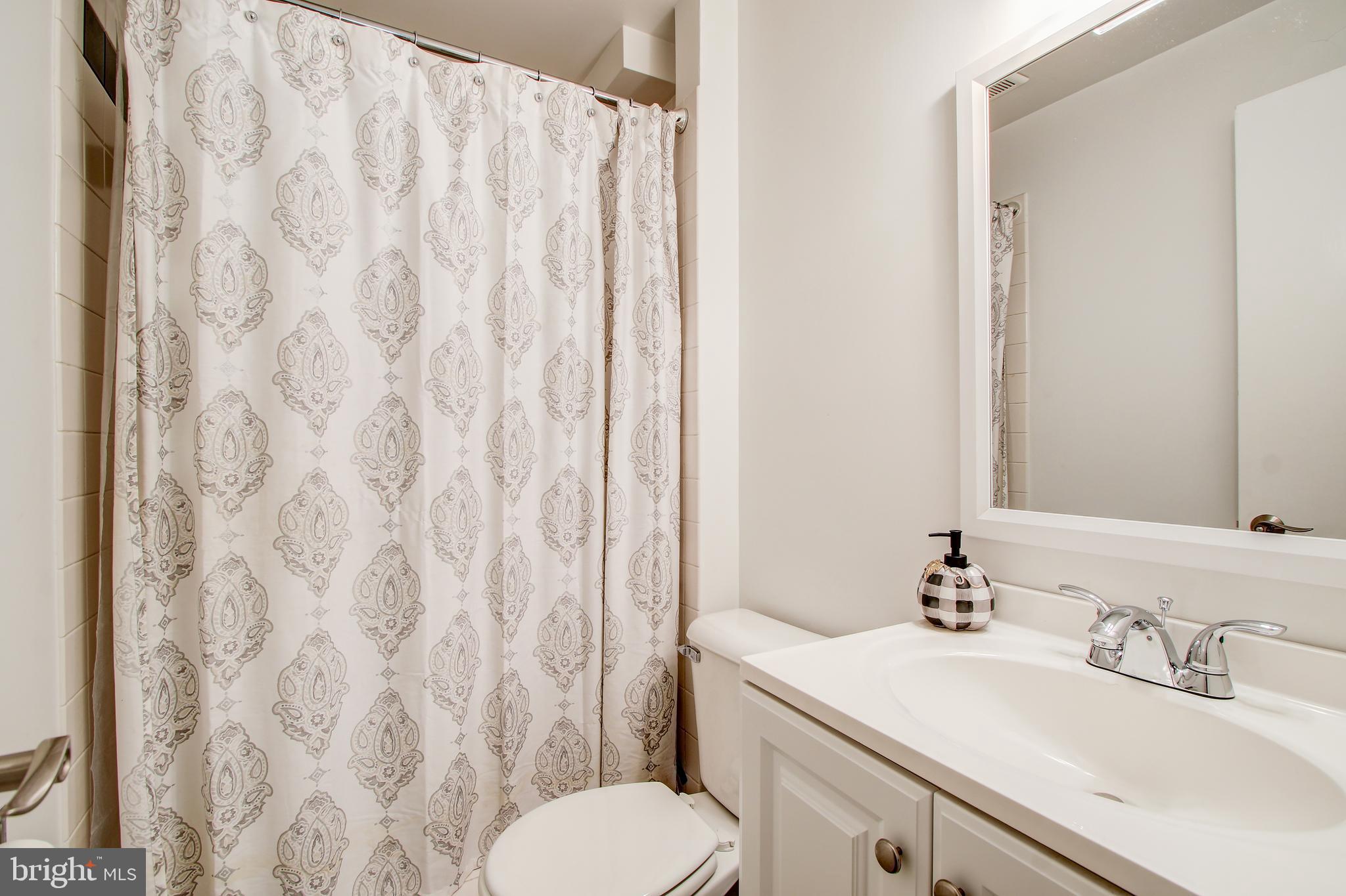 10715 Glenwild Road Silver Spring, MD 20901 - Photo 4 of 33