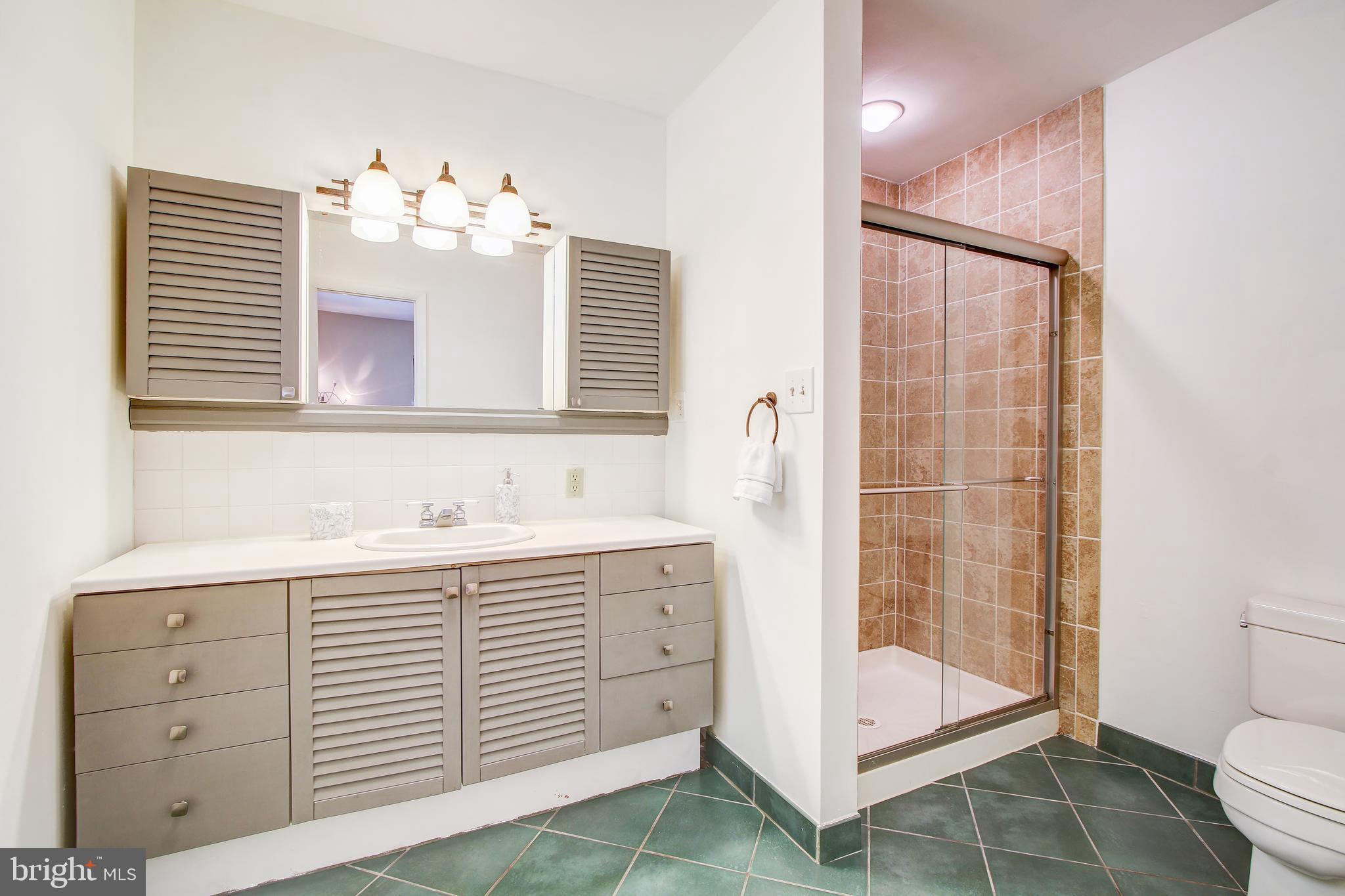 10715 Glenwild Road Silver Spring, MD 20901 - Photo 9 of 33
