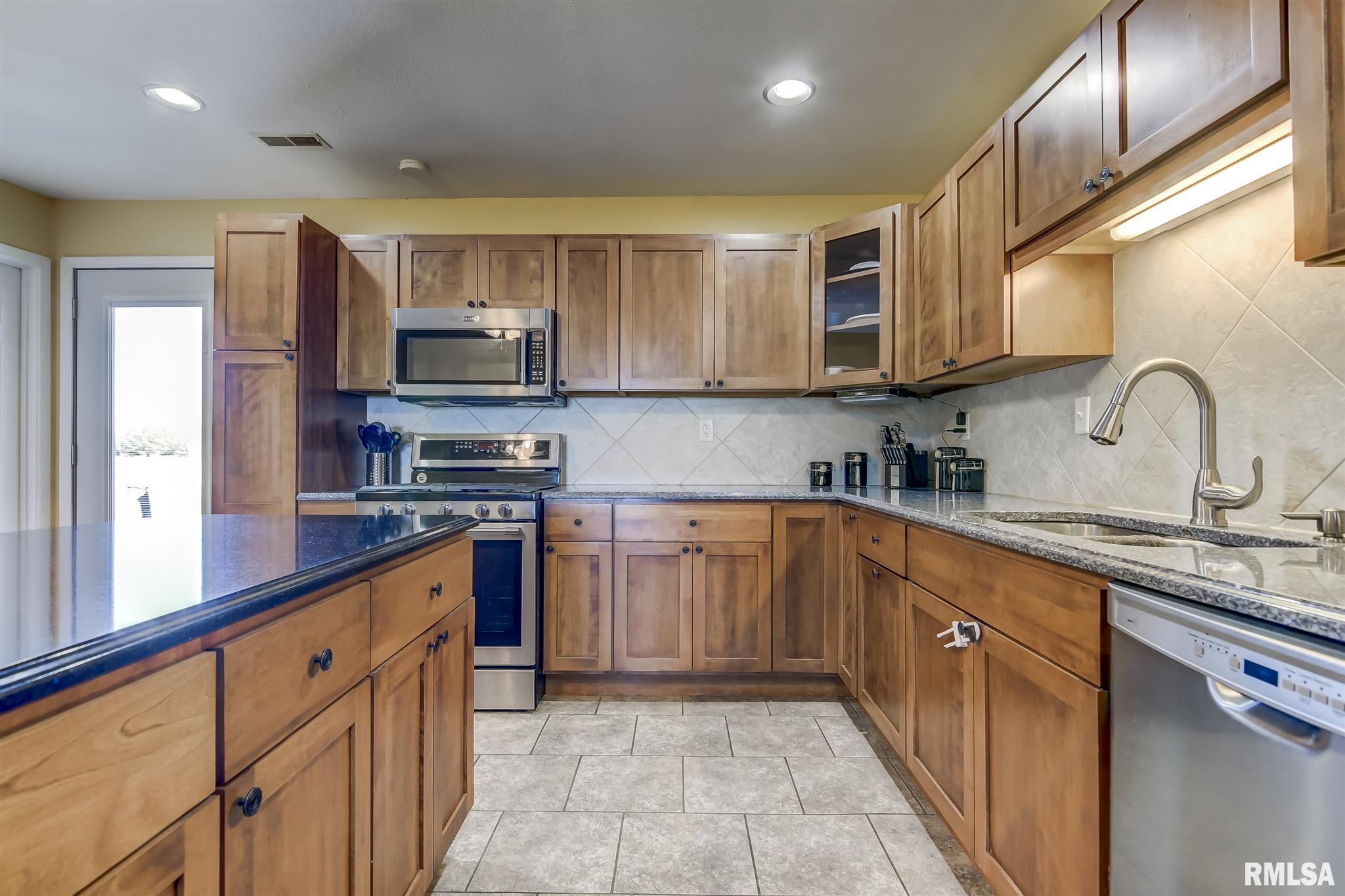 7890 North Pawnee Road Pawnee, IL 62558 - Photo 11 of 36