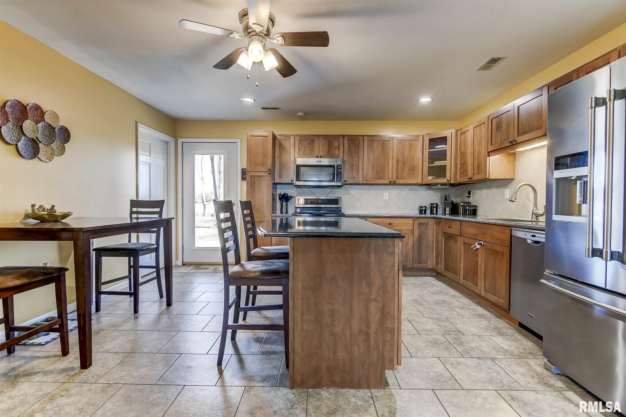 7890 North Pawnee Road Pawnee, IL 62558 - Photo 9 of 36