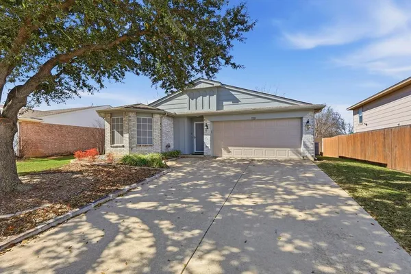 $2,150 | 7733 Liz Lane, Watauga, TX 76148