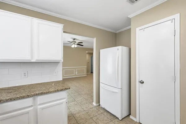 $2,050 | 7733 Liz Lane, Watauga, TX 76148