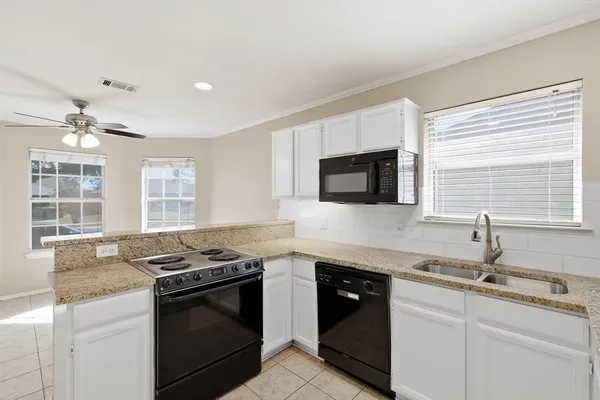 $2,050 | 7733 Liz Lane, Watauga, TX 76148